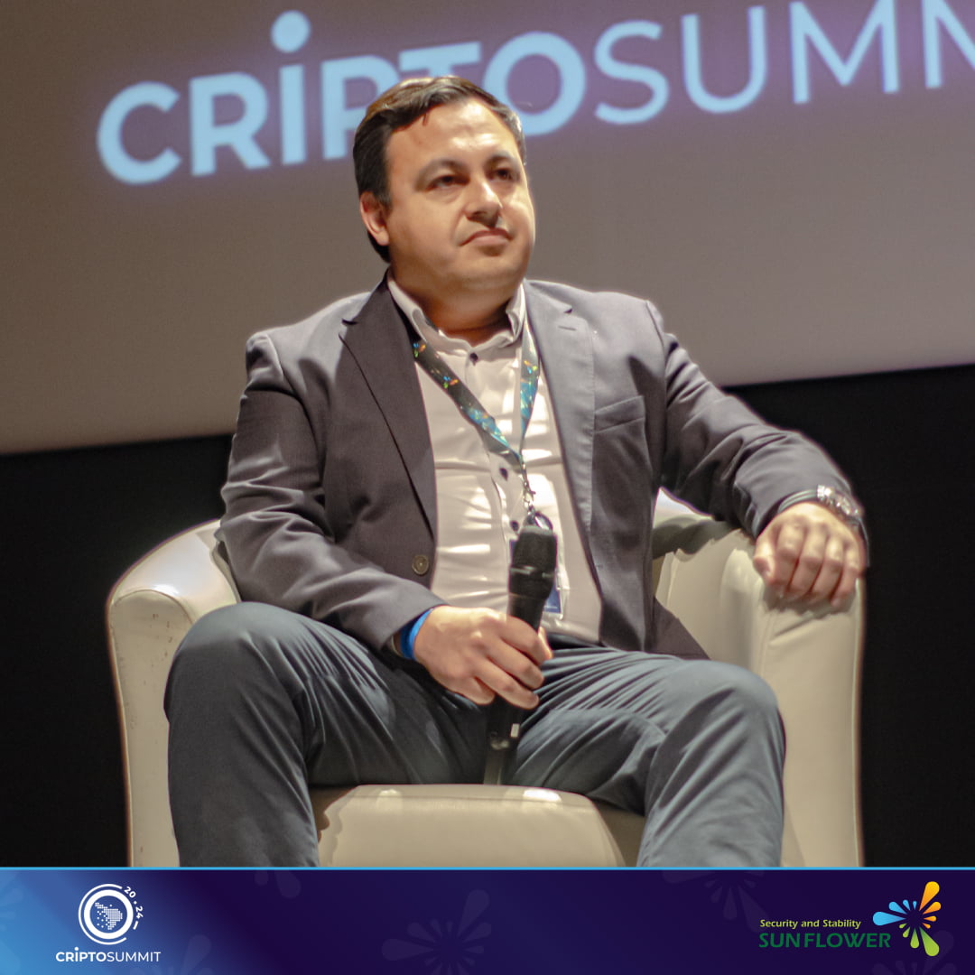 Jaime participando en el evento Criptosummit